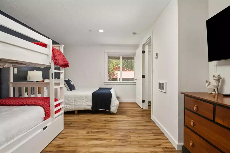 "This property was very clean and the layout was well thought out. Unit was very well-equipped with anything you would need." - Clare