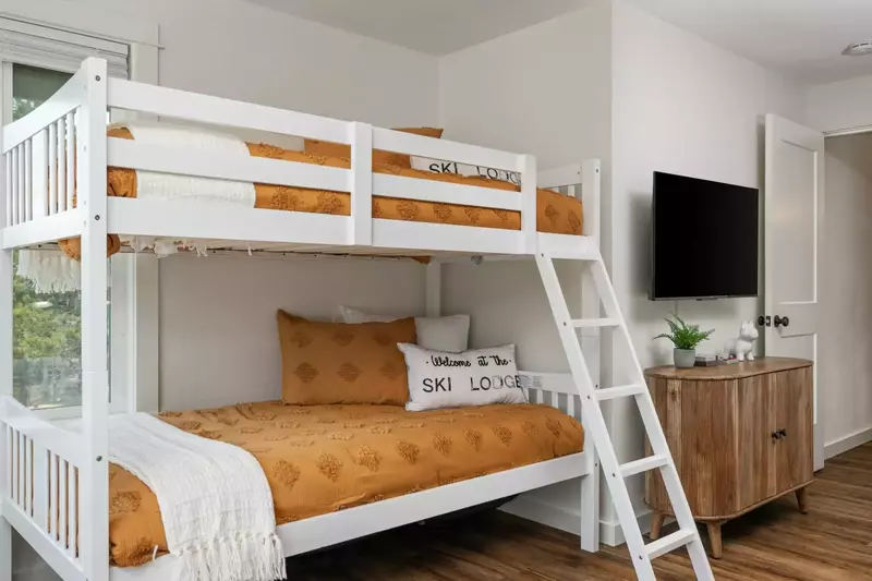 "Place and location are great. We thoroughly enjoyed are stay and would definitely book there again." - Craig