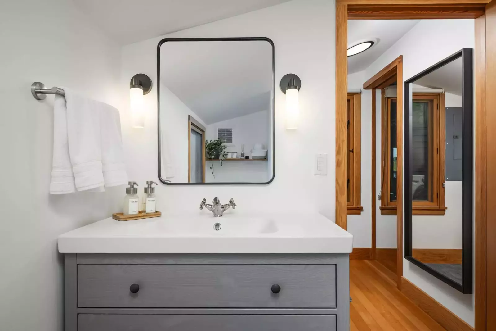 "Bathroom was roomy and the shower was wonderful, the kitchen was decently equipped, and the hosts offered a lot of cool local recommendations" -Steph