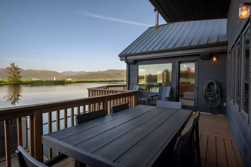 "Great location along the river and nice views." - Alex