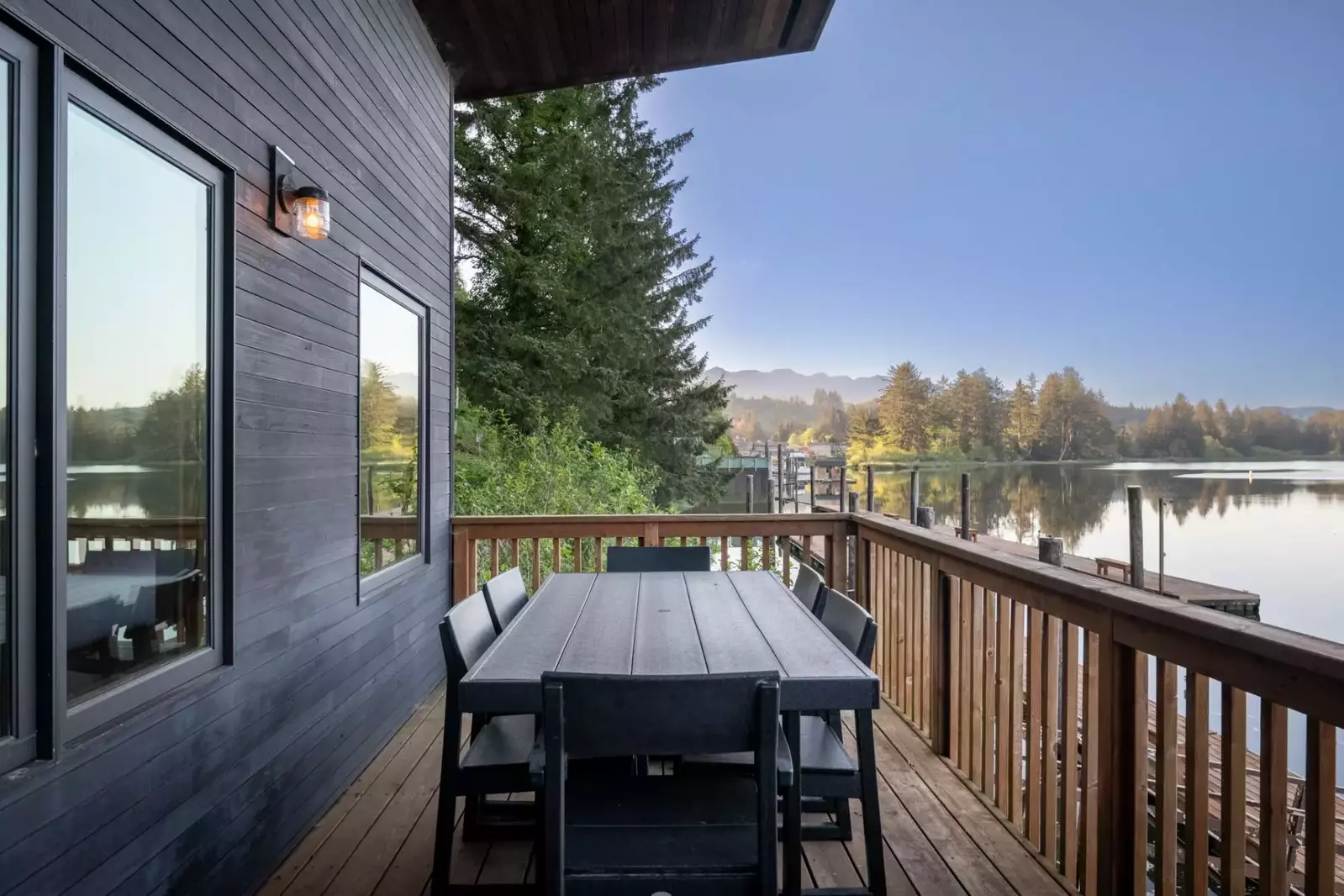 "We were down to fish and crab for a long weekend. This place was the perfect home base. The whole place is so well equipped" - Anne