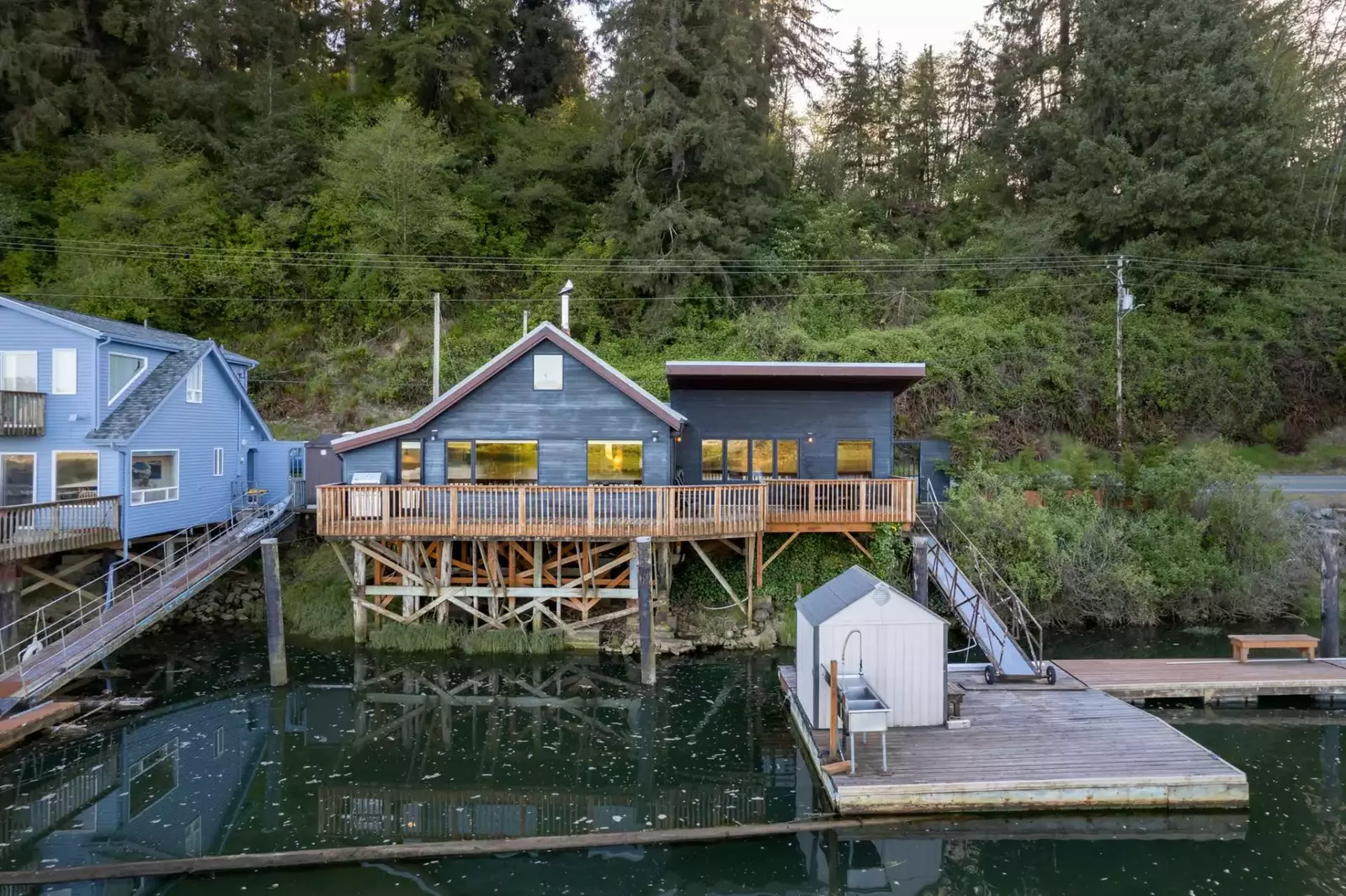 "Great location to relax on the river and fish. Glad to see an outdoor shower to wash the furry family member and ourselves" - Nolan