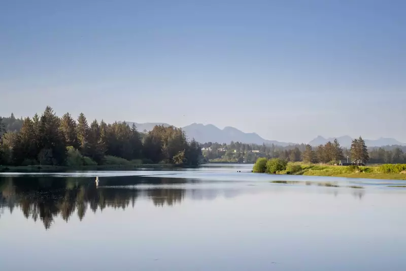 "Excellent views from every bed and every room. You can watch sunrise from your bed" - Allison