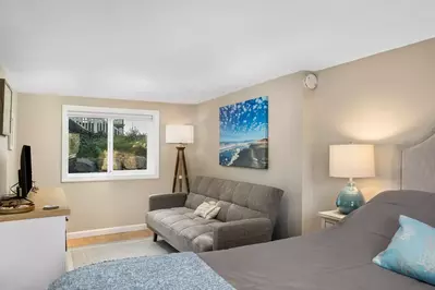 "This is one of the most charming places we’ve stayed! It was so cozy; and we felt right at home!" - Sherri