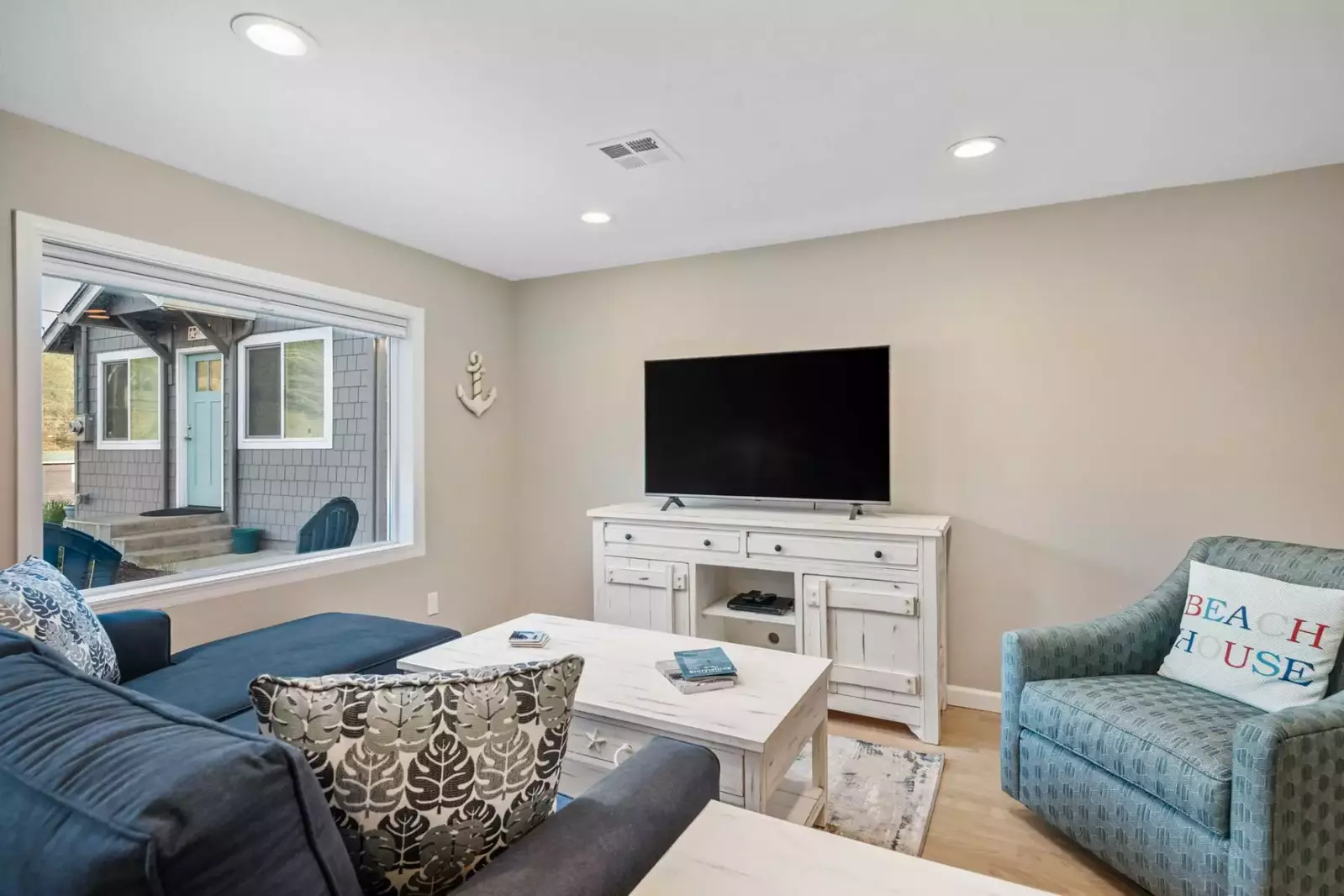 Watch you favorite movies, shows, and sports on this smart tv.