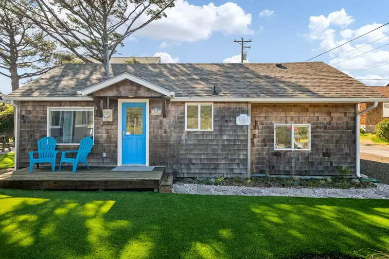 Rockaway Beach is south of Cannon Beach and north of Tillamook. Use this rental as a base camp to explore the Oregon Coast.