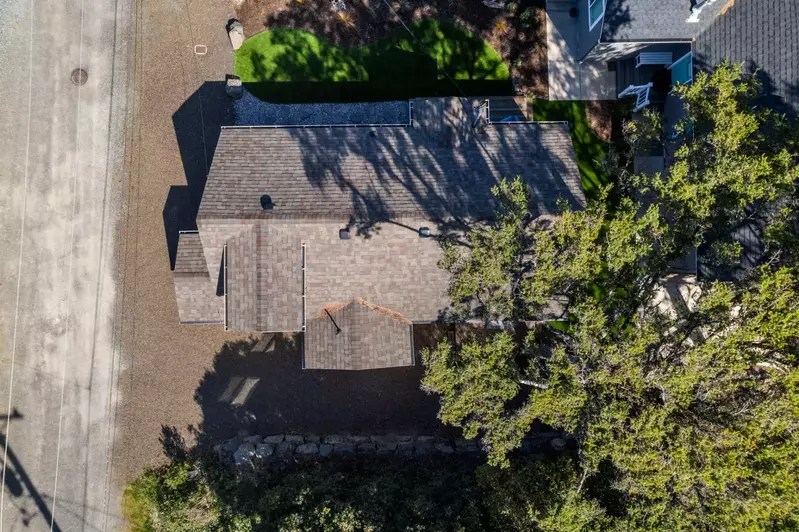 "Really fun place, very cozy and cute. Right next to the beach and by a lot of fun places" - Zane