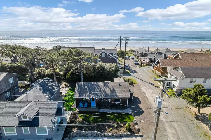 The Oregon Coast is full of natural wonders. We are happy to recommend our favorite hikes, parks, tidepools, and more.