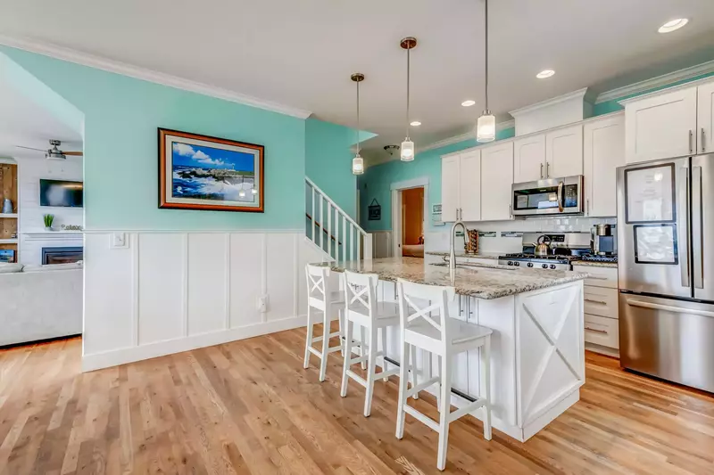 Cook delicious meals for breakfast, lunch, and dinner in this fully equipped kitchen. We suggest grabbing some seafood from a local market.