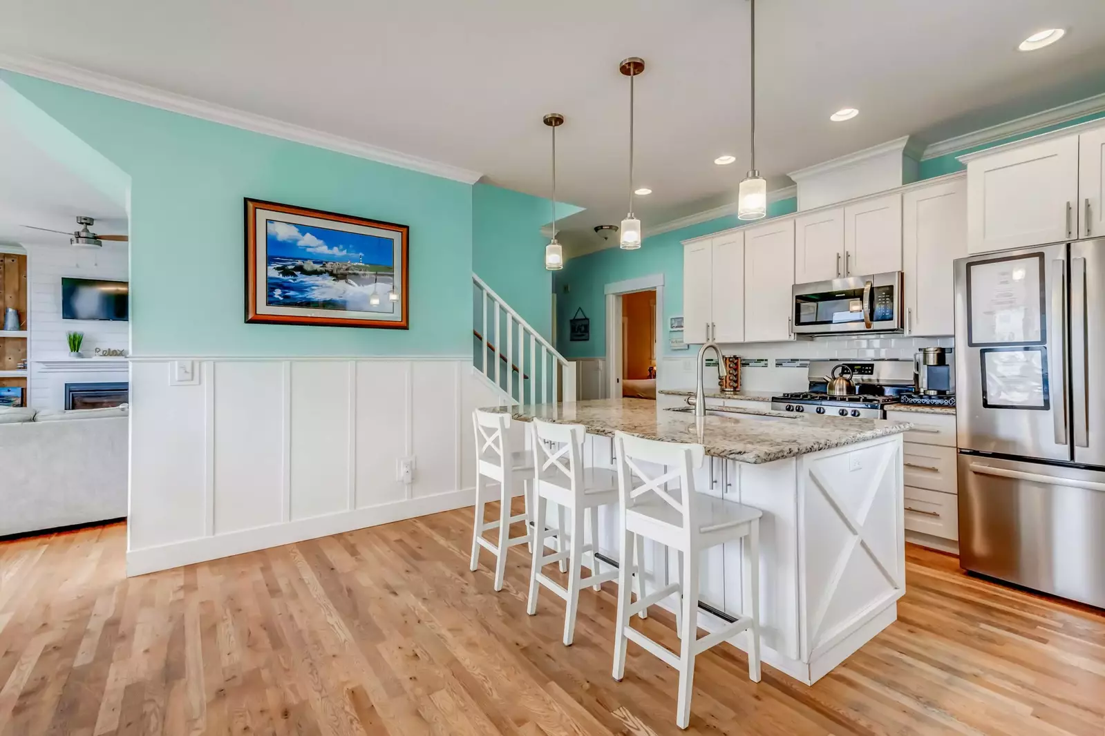 Cook delicious meals for breakfast, lunch, and dinner in this fully equipped kitchen. We suggest grabbing some seafood from a local market.