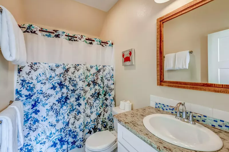 With 3 full bathrooms everyone staying here has ample privacy.