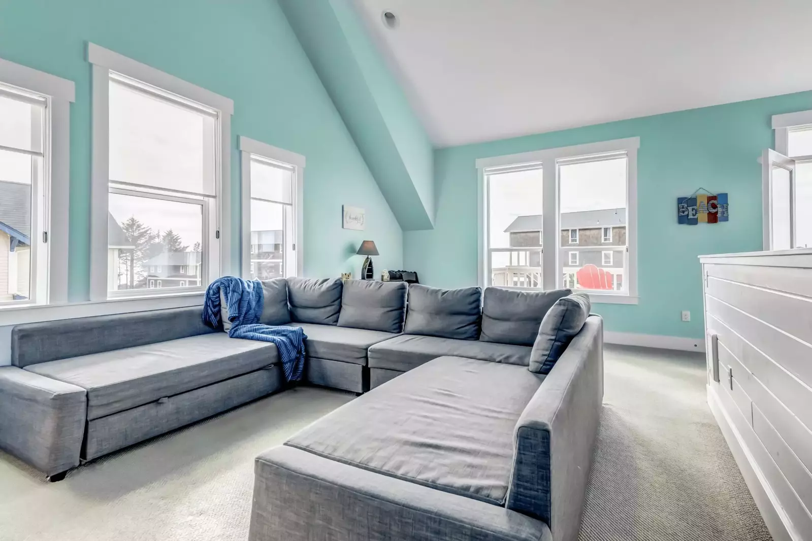 "We had an amazing stay and can’t wait to come back to the Oregon west coast! Amazing home that was very suitable for our party!" - Dyllan