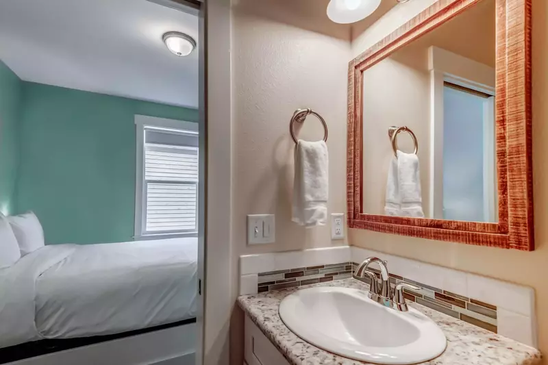 "Lovely stay. Quiet neighborhood and clean house!" - Chelsea