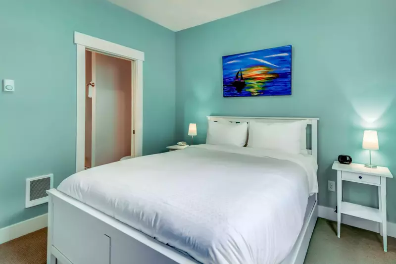 "The home was new, lovely decorations, nice amenities and plenty of sleeping room" - Patricia