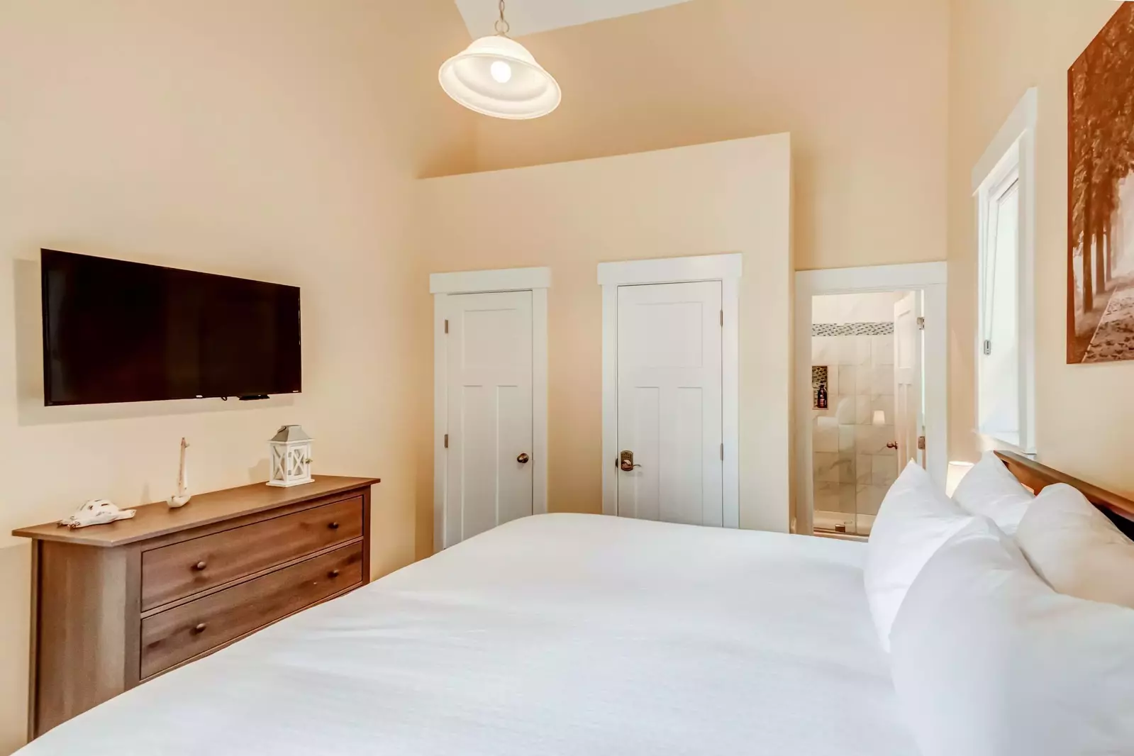 "Incredibly well stocked kitchen and bathrooms. Most at home we’ve ever felt in a rental place!" - Allison