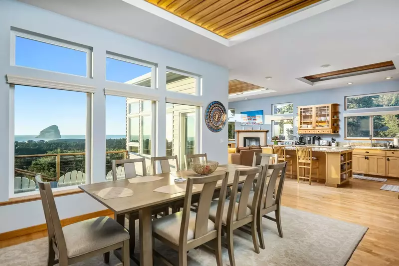 Welcome to High Tide Retreat! Please enjoy this one of a kind Pacific City rental.