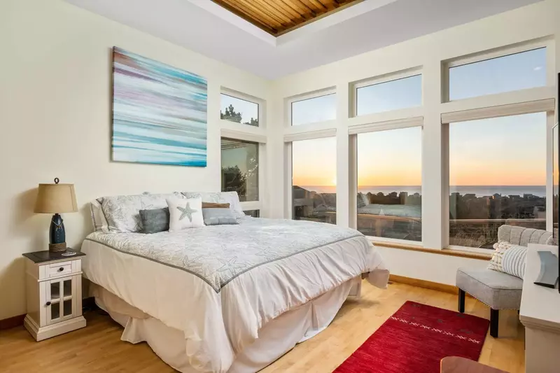 "Our stay at this rental was exceptional. The house offered breathtaking views that were even more stunning in person" - Doug