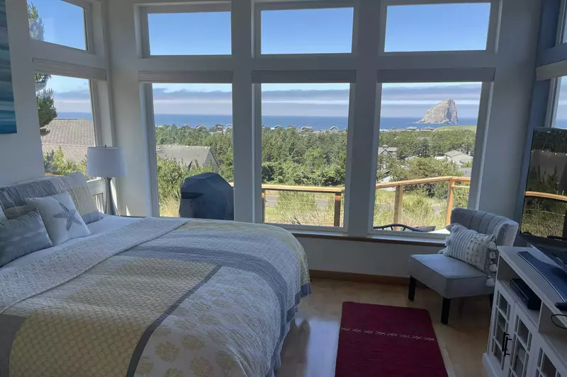 "The home was comfortable, clean, well-appointed, and the view is hard to beat. We enjoyed our stay and would love to come again." - Kim