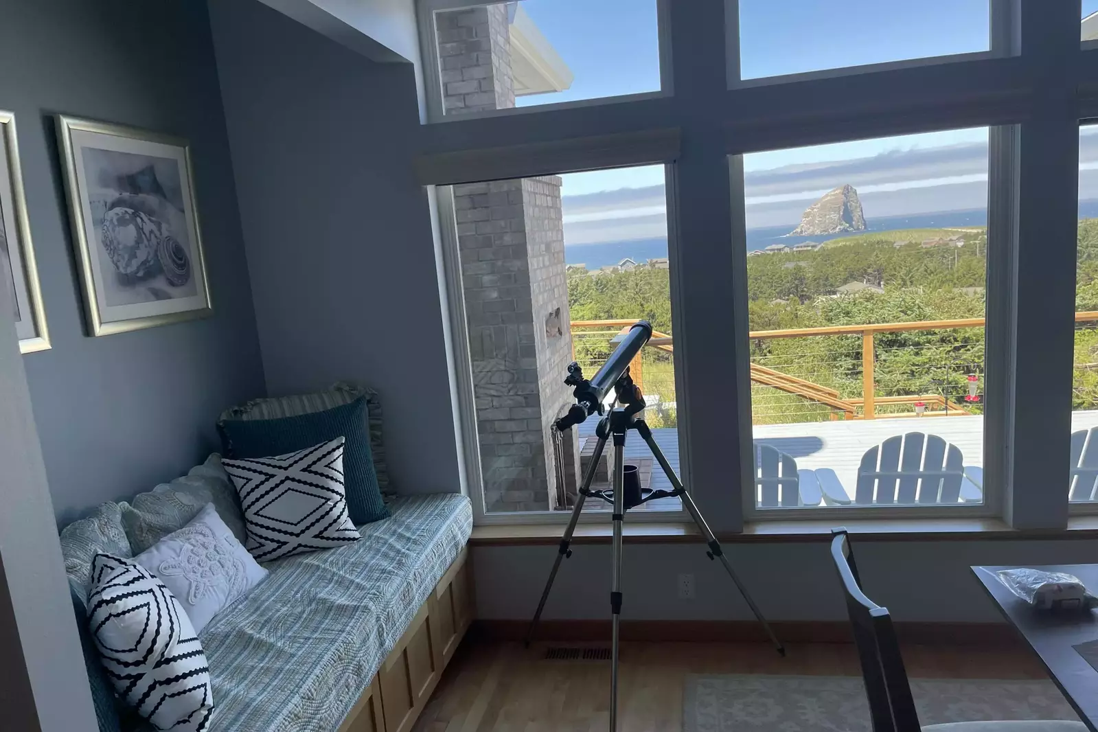 "The view is amazing and the house is very clean and beautifully furnished." - Arif