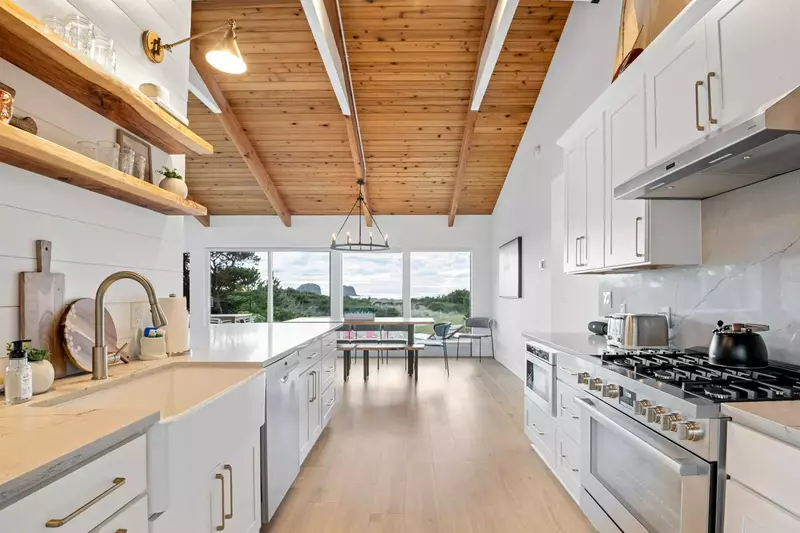 Open Kitchen layout to create your favorite meals.