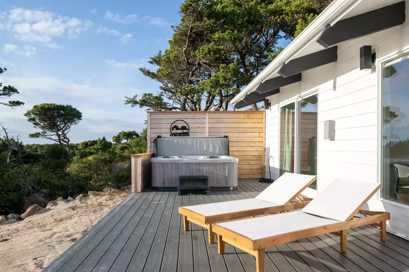 Enjoy the rays on the sun loungers.