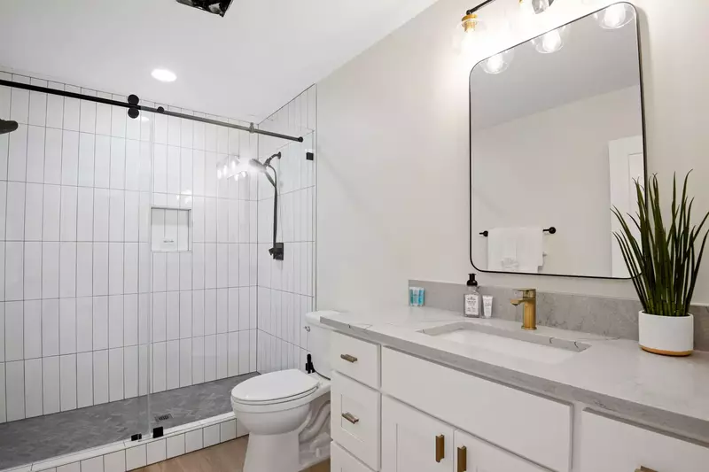 Spacious bathroom