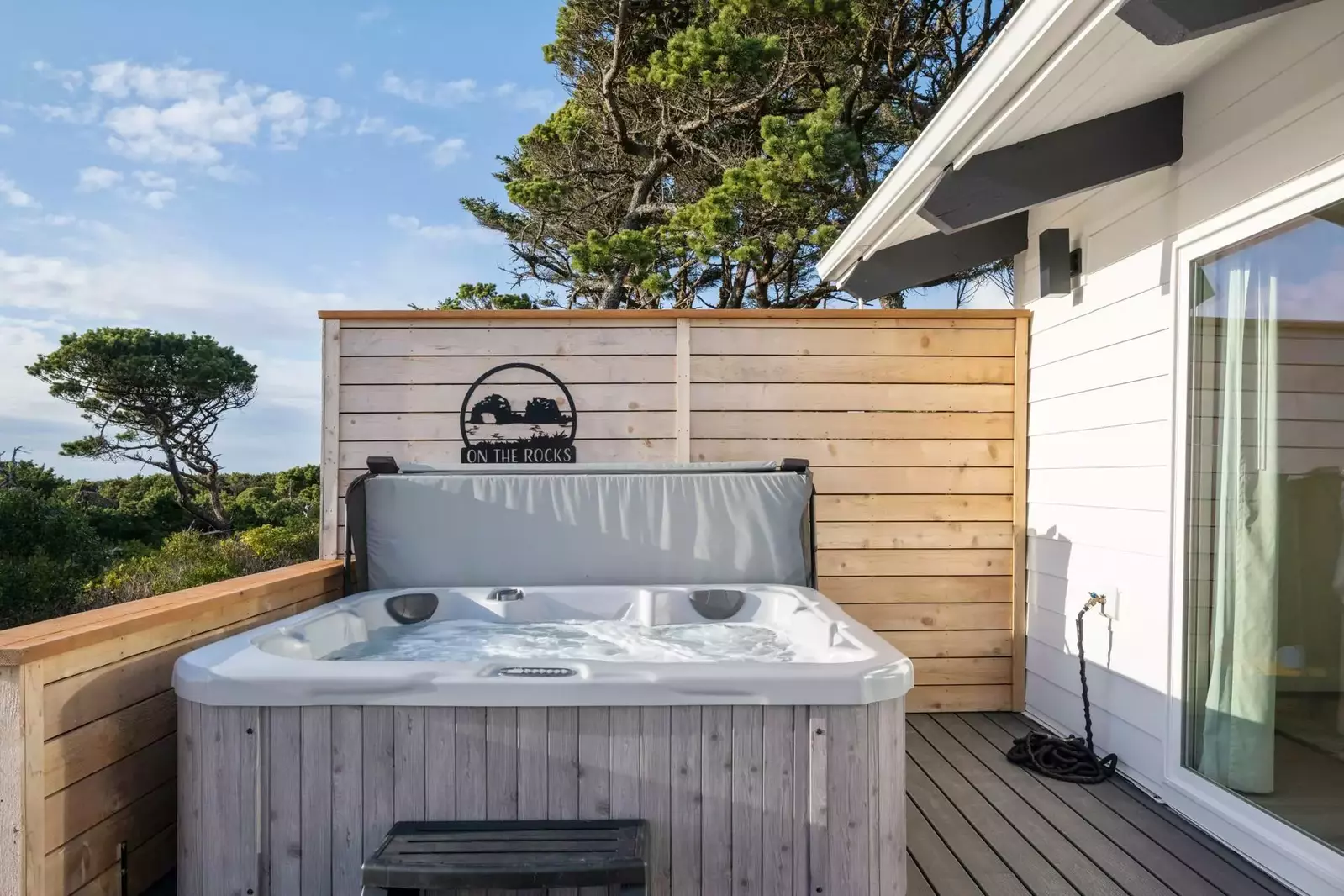 "We loved the hot tub after a brisk walk on the beach, comfortable beds and a nice gathering space in front of the fire." - Jessie