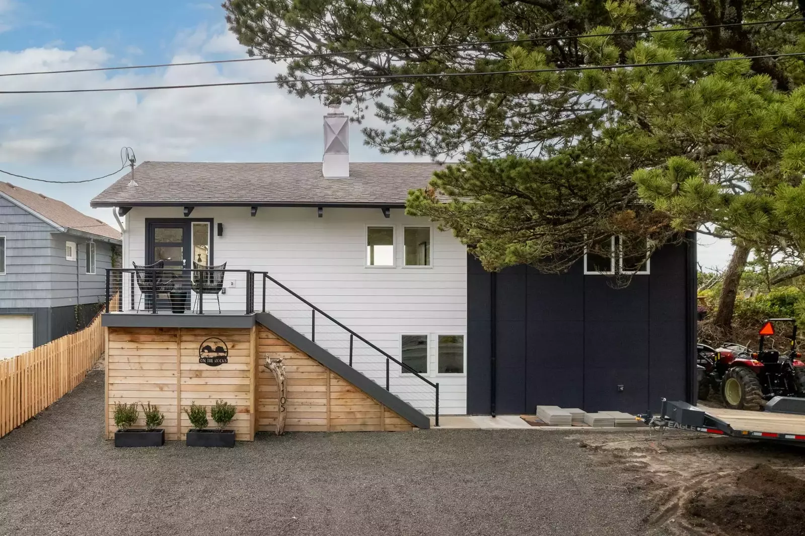 "Loved this place! The views are amazing, the house was incredibly clean, kitchen was fully stocked and beds were comfy!" - Whitney