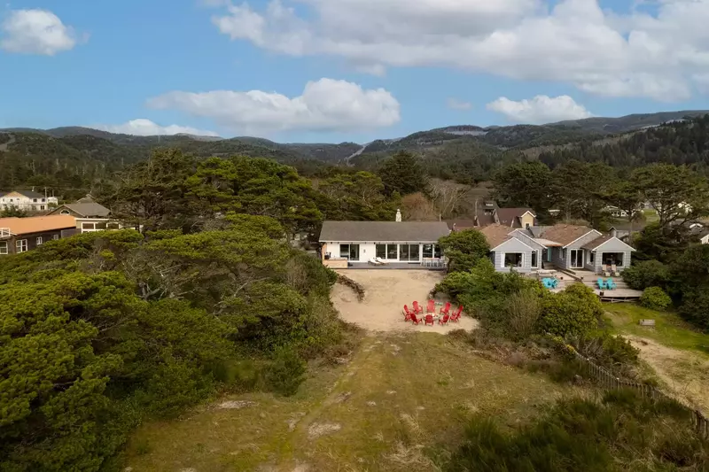 "Unbelievable views and the house is perfectly setup with everything you need. Will be returning!" - David