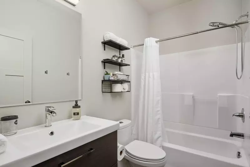 "This estate is just amazing! Everything is so well thought out. The beds were comfortable, kitchen is state of the art. There was so much room"-Holly