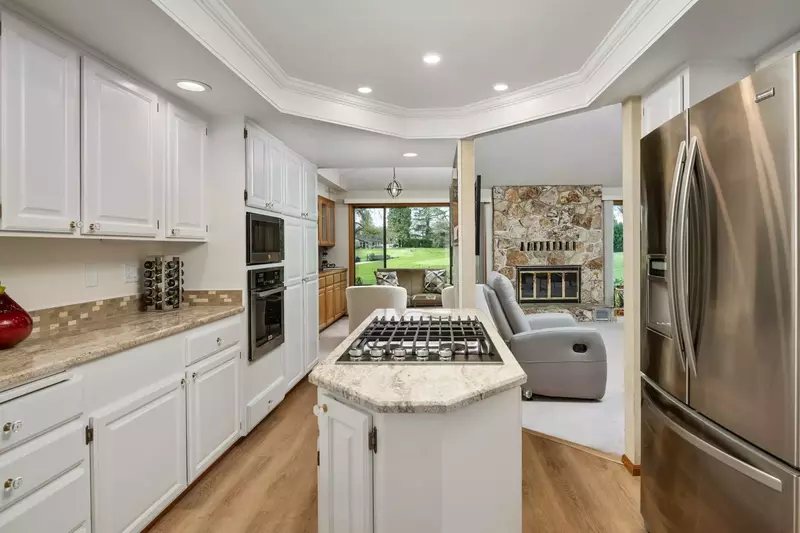 Cook delicious meals for breakfast, lunch, and dinner in this fully equipped kitchen.