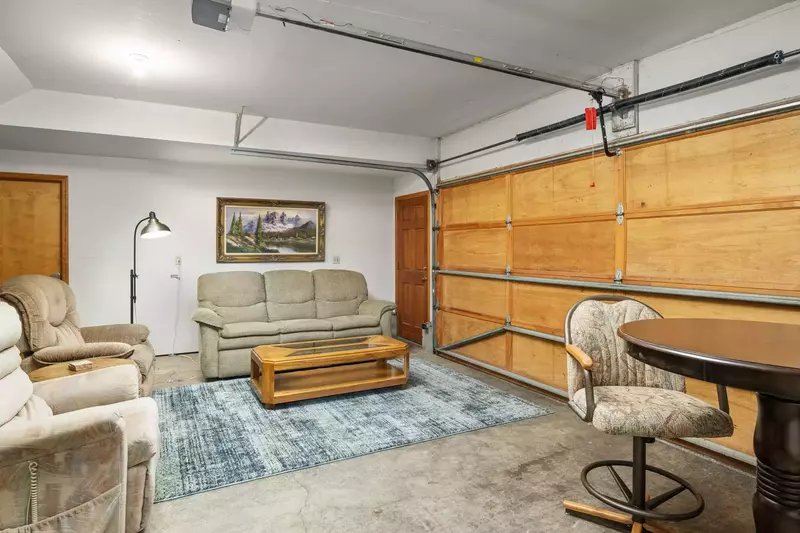 "All great. Communication easy and super responsive. Would recommend to anybody!" - Karen