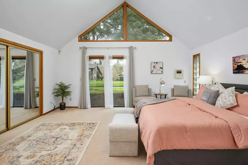 This room has exquisite design, a comfy bed, and great views!