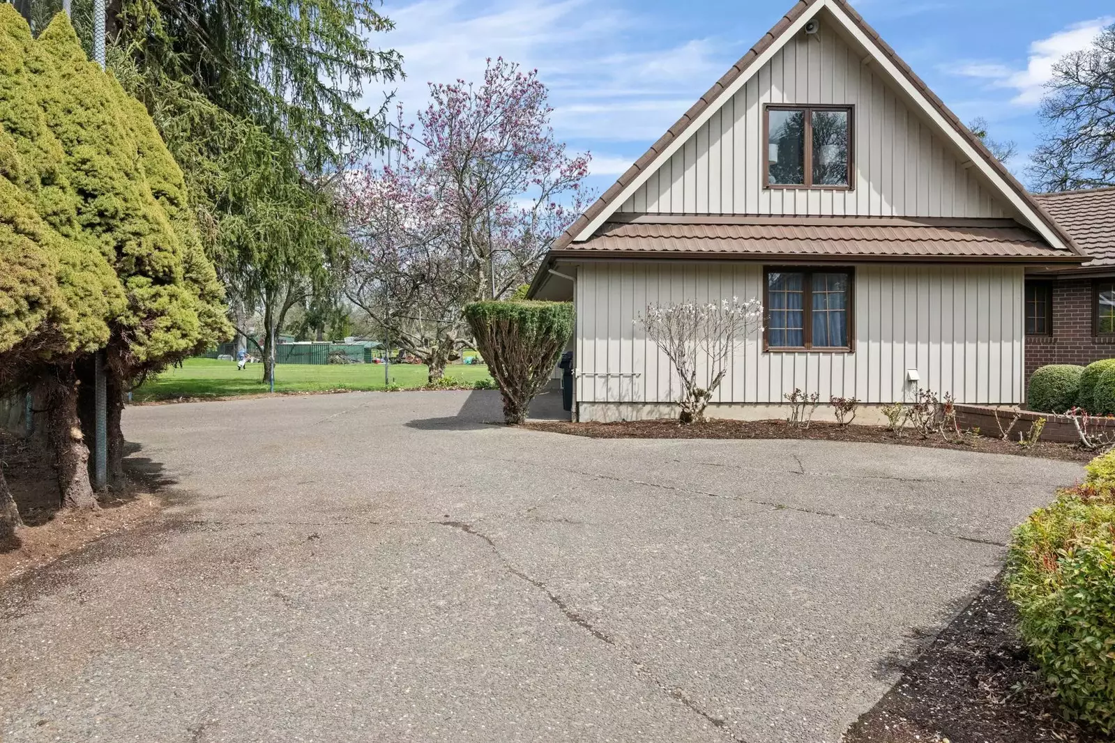 Eugene is a wonderful city with so much to do! There is a vibrant art and entertainment scene, delicious food, and so many lovely hikes!