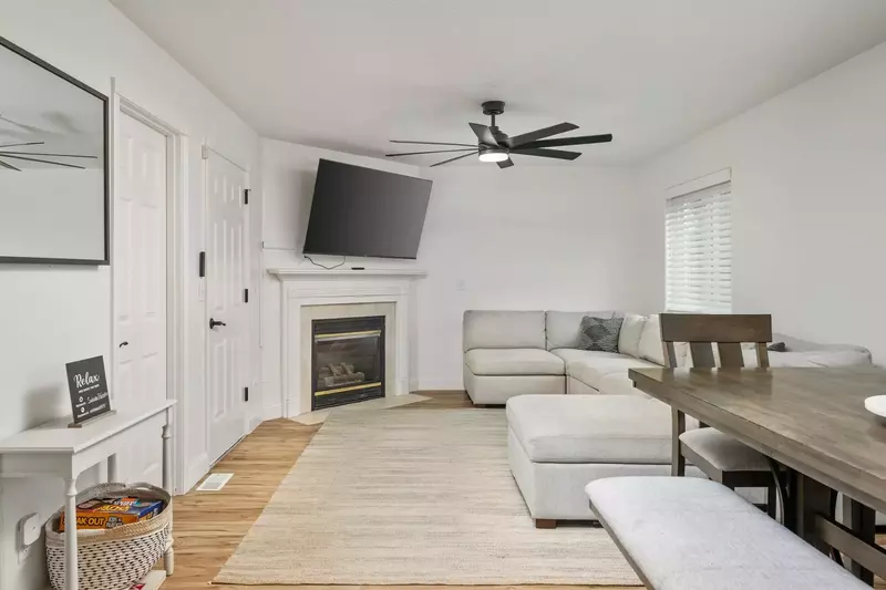 Welcome to Cherry Park Escape! Please enjoy this one of a kind Troutdale oasis at the Gateway to the Gorge.