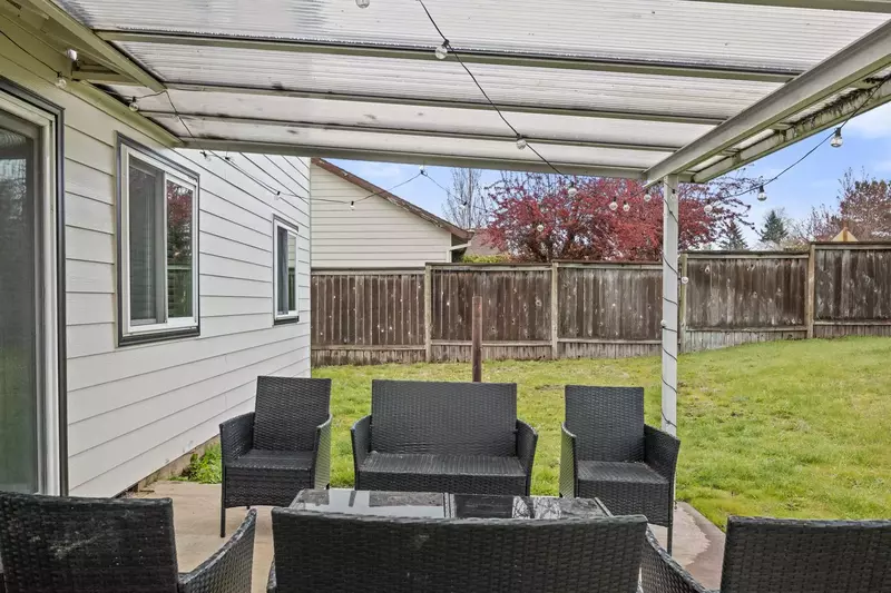 "Convenient for wedding activities in the Columbia River Gorge but not to far from Portland and the airport. Accommodations were comfortable" - Jane