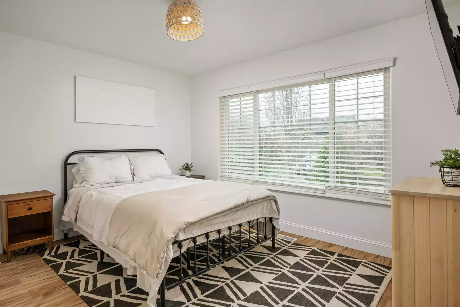 "Our group had a wonderful time staying in Troutdale at this beautiful suburban home." - Michelle