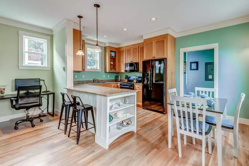 Cook delicious meals for breakfast, lunch, and dinner in this fully equipped kitchen. We suggest grabbing some seafood from a local market.