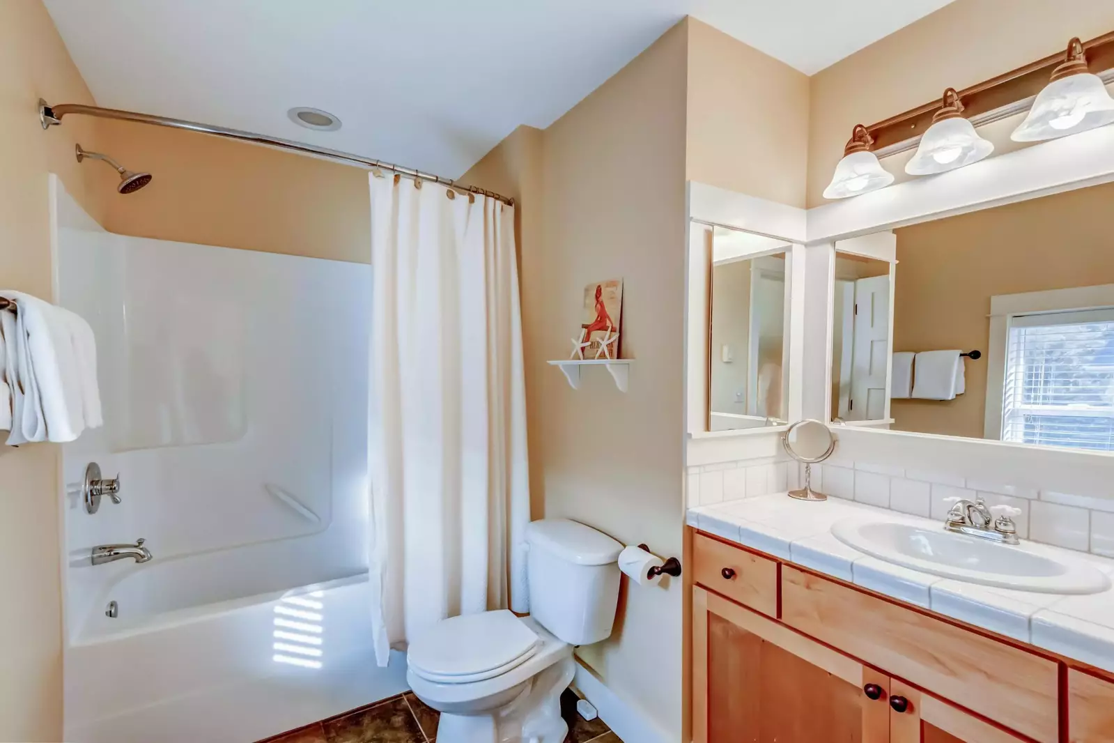With 2.5 bathrooms everyone staying here has ample privacy.