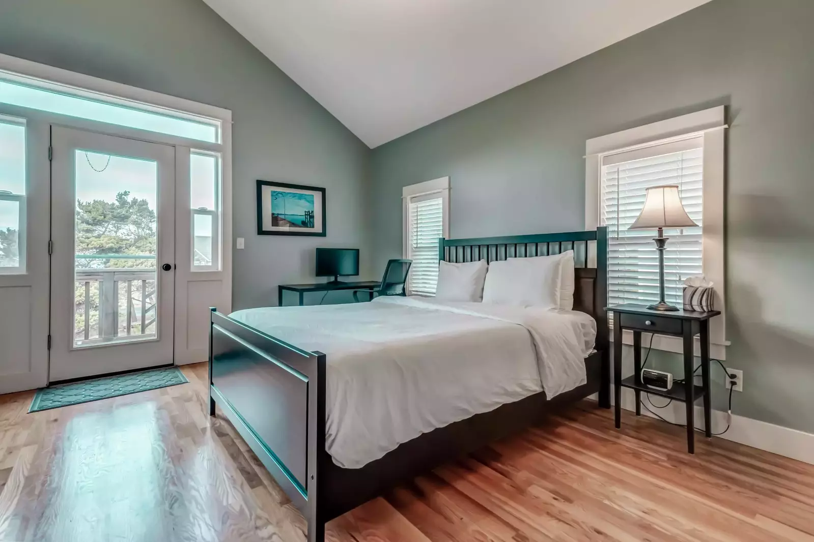 "Close to the beach. Nice neighborhood very safe. view of ocean from master balcony." - Travis