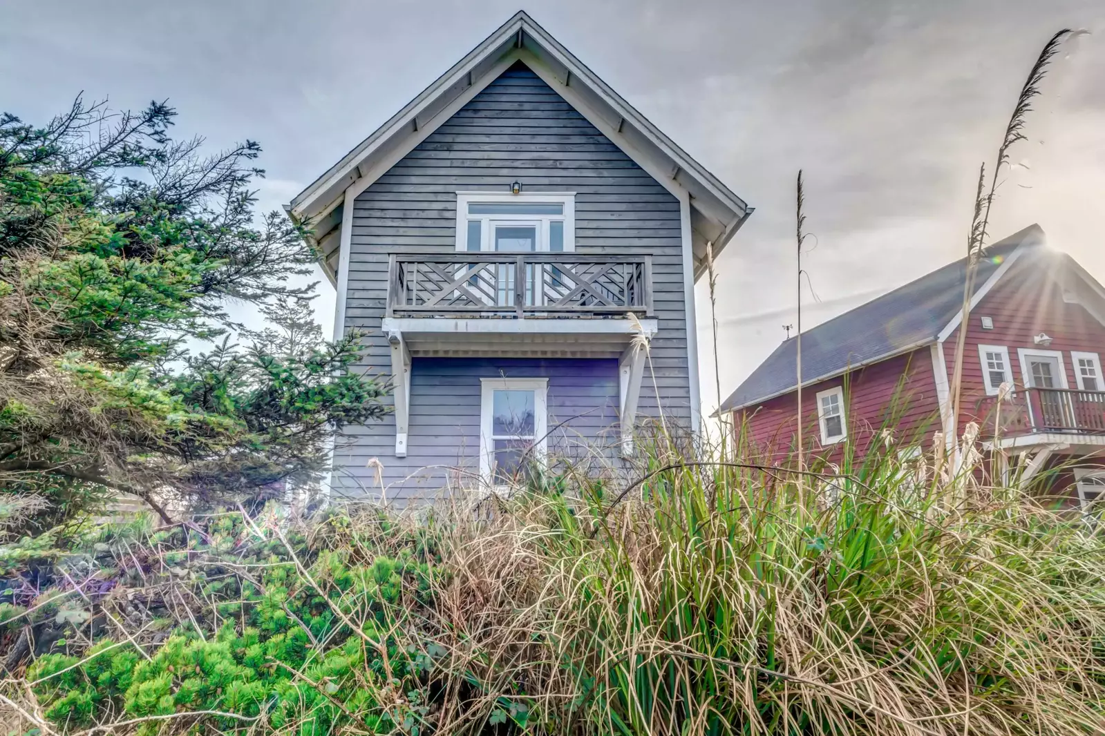 Lincoln City is a vibrant coastal town with ample shops, restaurants, bars, activities, hikes, and more!