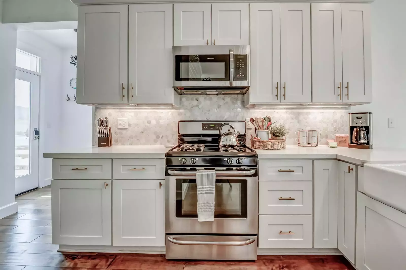 There are many places to get fresh seafood in Lincoln City. You can even spend a day fishing, crabbing, or clamming!