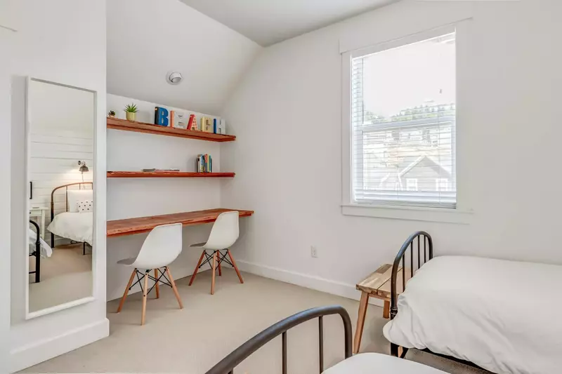 "Awesome stay, awesome place, would definitely book again sometime." - George