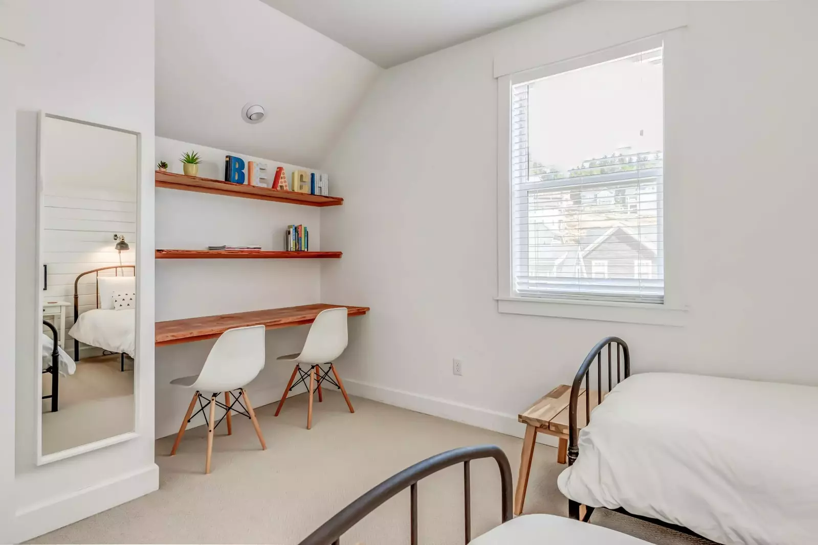 "Awesome stay, awesome place, would definitely book again sometime." - George