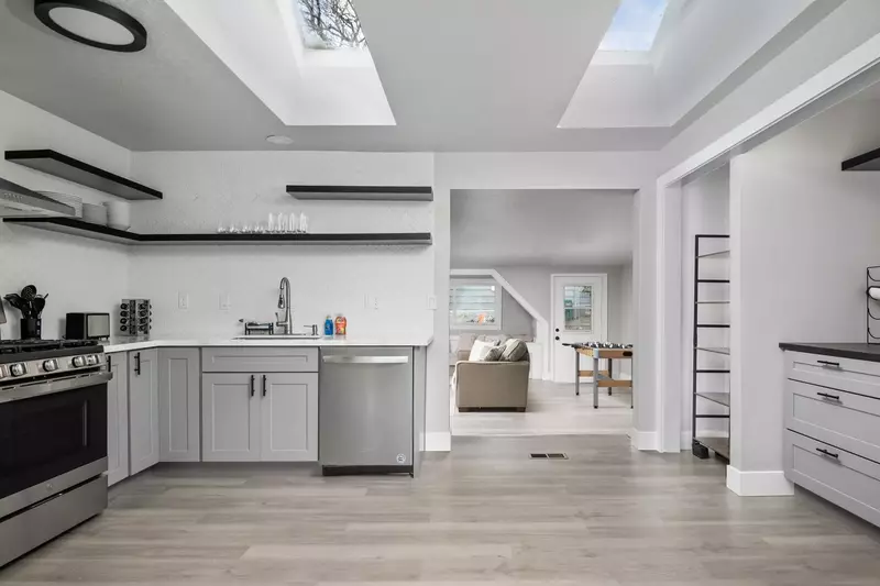 Cook delicious meals for breakfast, lunch, and dinner in this fully equipped kitchen. We suggest grabbing some ingredients from a local farm.