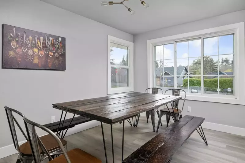 "Large living areas, plenty of kitchenware, and a large fully fenced yard for pets to run around." - Jessica