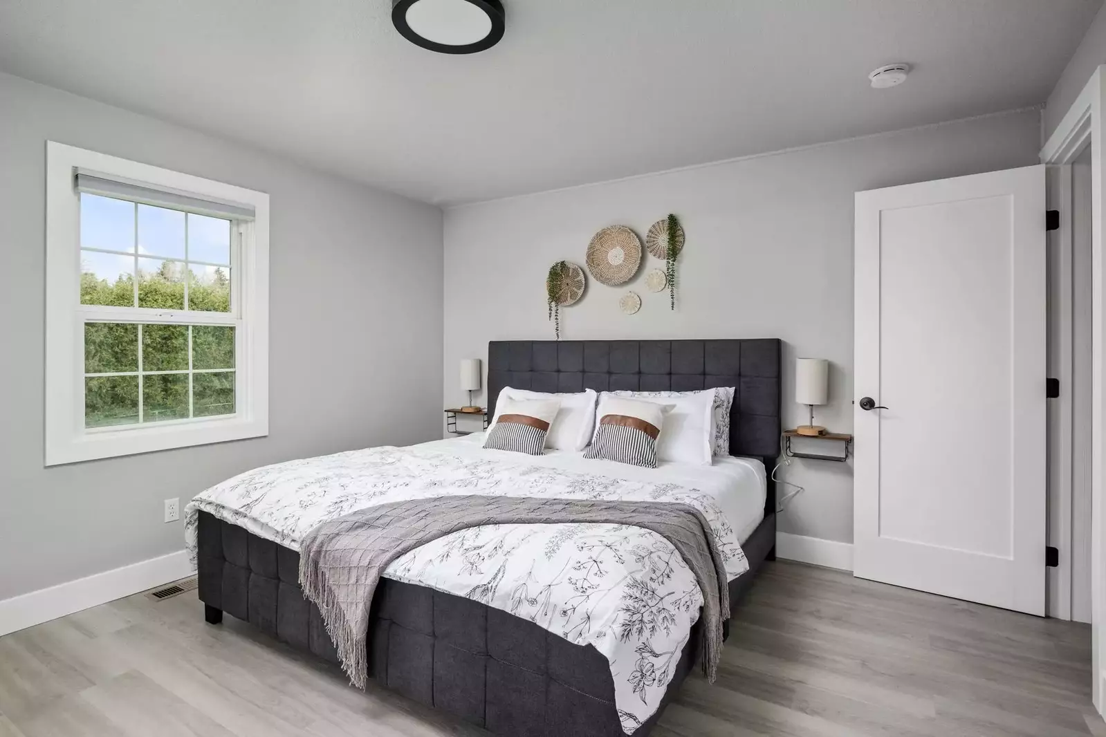 "Great location, plenty of places to eat close by and attractions to visit a short drive away." - Ivan