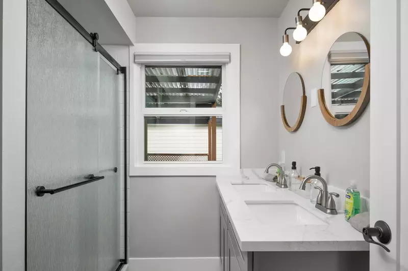 "We had a wonderful time in this house! It was so cozy and comfortable, and the neighborhood was quiet and safe." - Nino