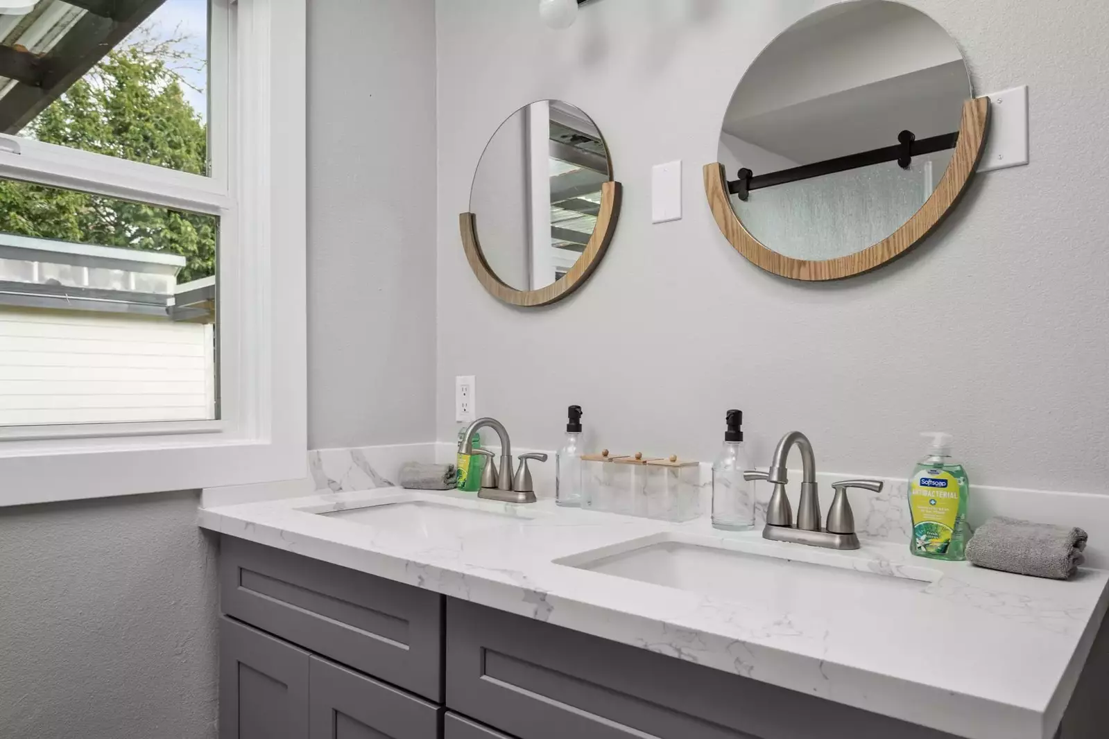 "Great place for families and kids. Spacious with big yard. Two living areas make it nice with a large group." - Jason