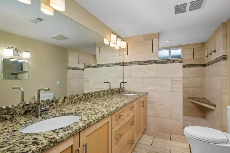 With 2 large bathrooms everyone staying here has ample privacy.